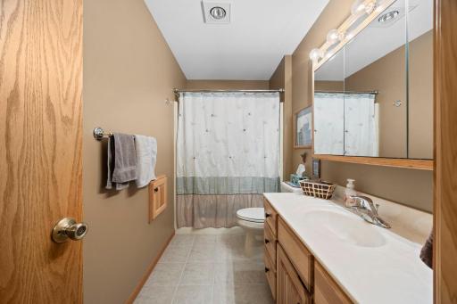 44-web-or-mls-2375 84th Ave-74.jpg