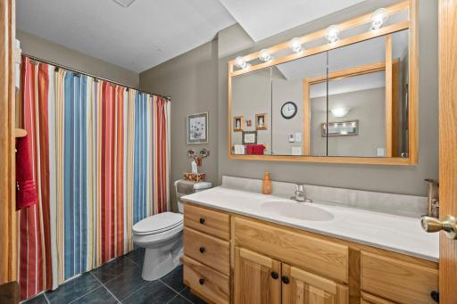 35-web-or-mls-2375 84th Ave-150.jpg