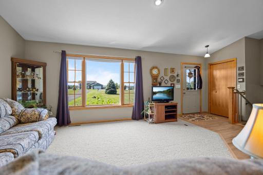 19-web-or-mls-2375 84th Ave-45.jpg