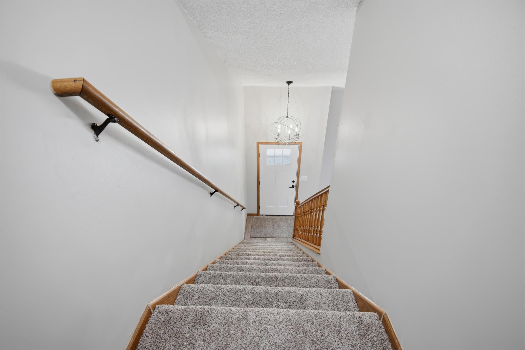 320 jenny lane_087.jpg