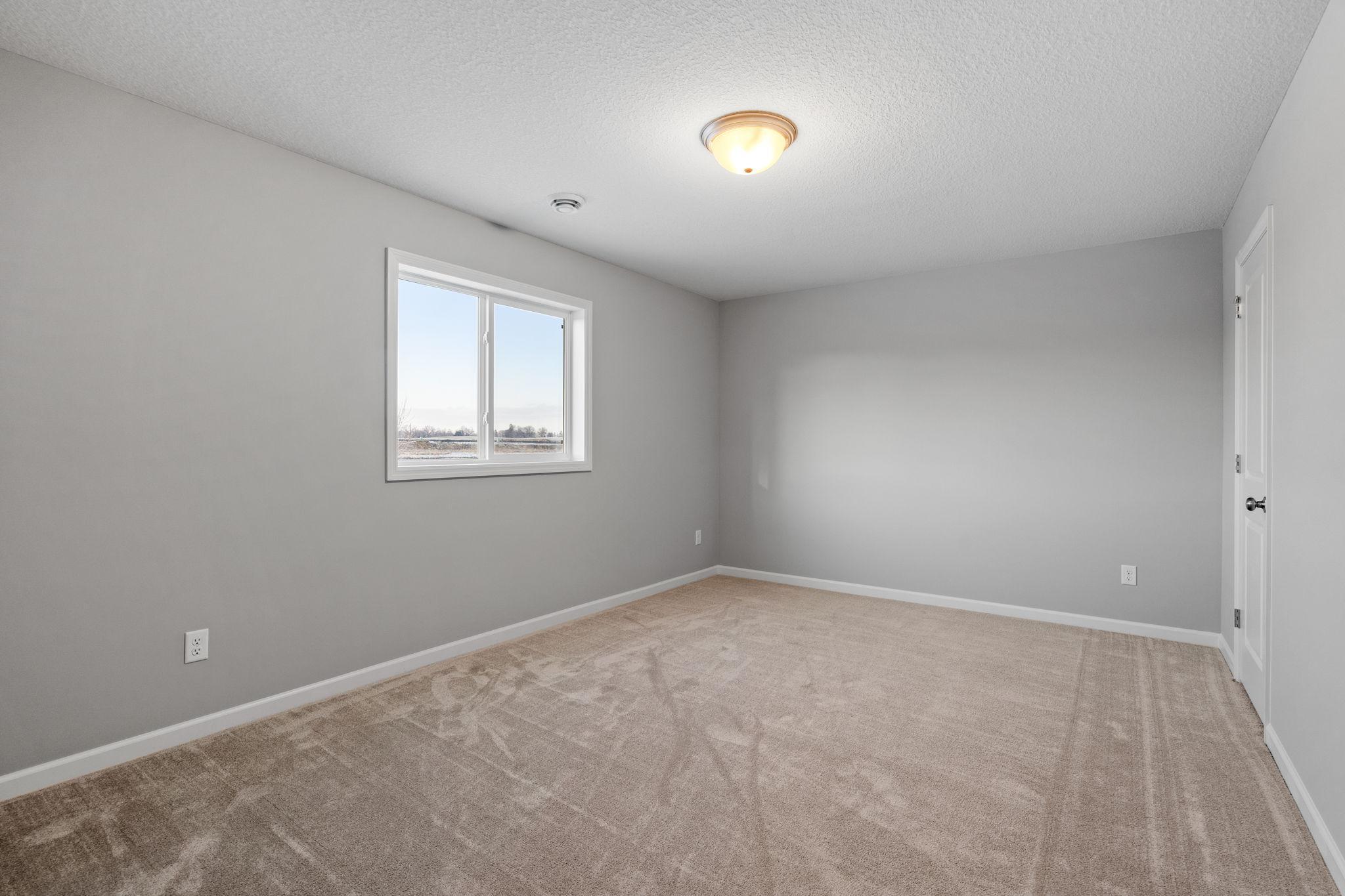 MODEL PHOTOS. PHOTOS OF PREVIOUSLY FINISHED HOME.