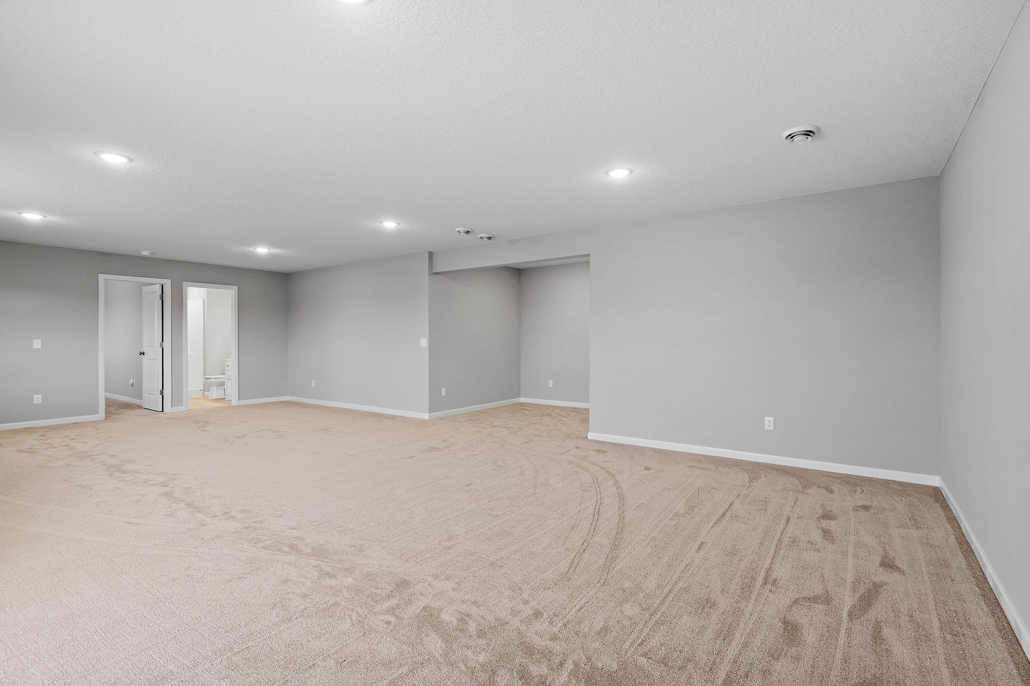 MODEL PHOTOS. PHOTOS OF PREVIOUSLY FINISHED HOME.