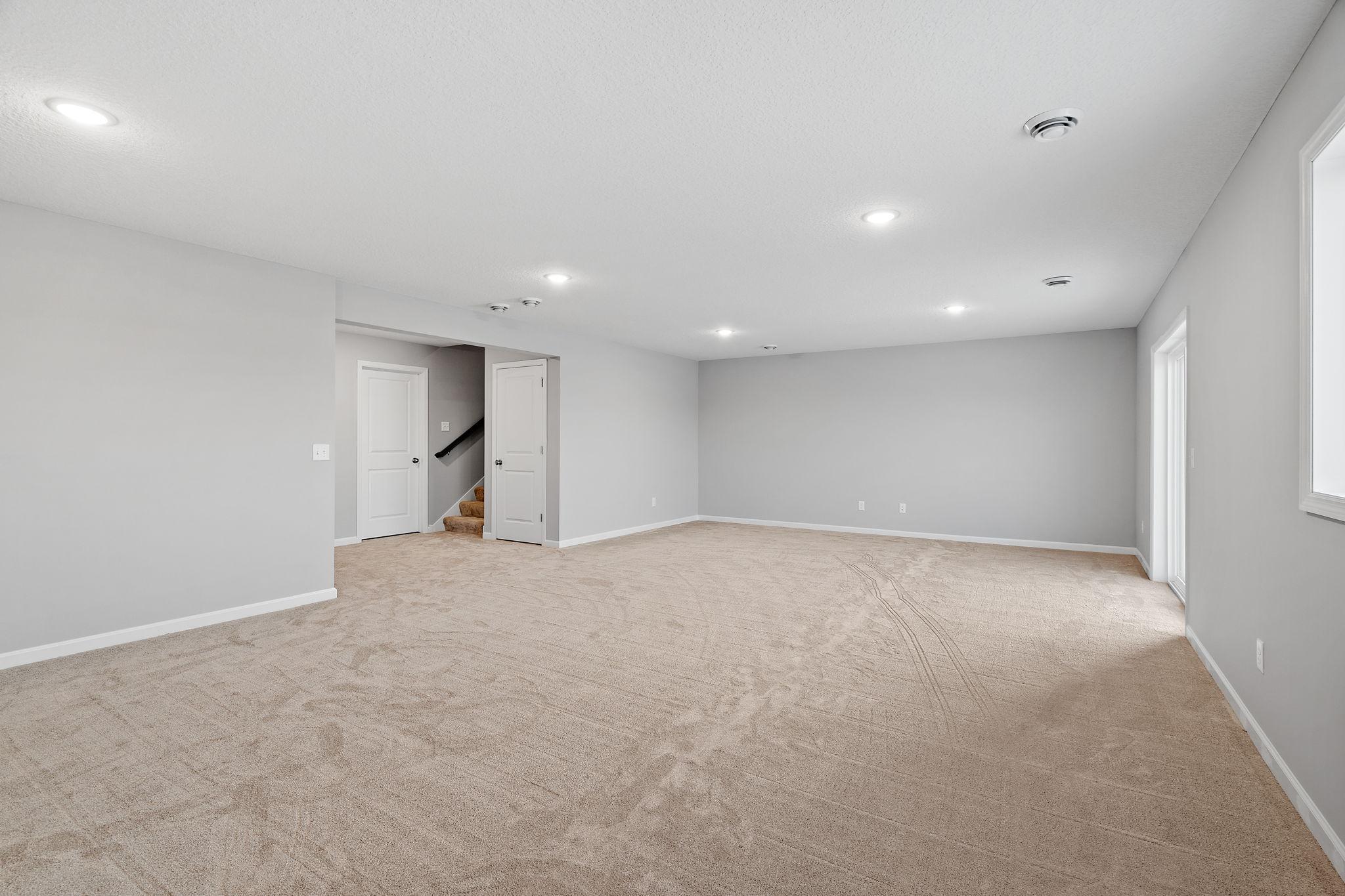 MODEL PHOTOS. PHOTOS OF PREVIOUSLY FINISHED HOME.