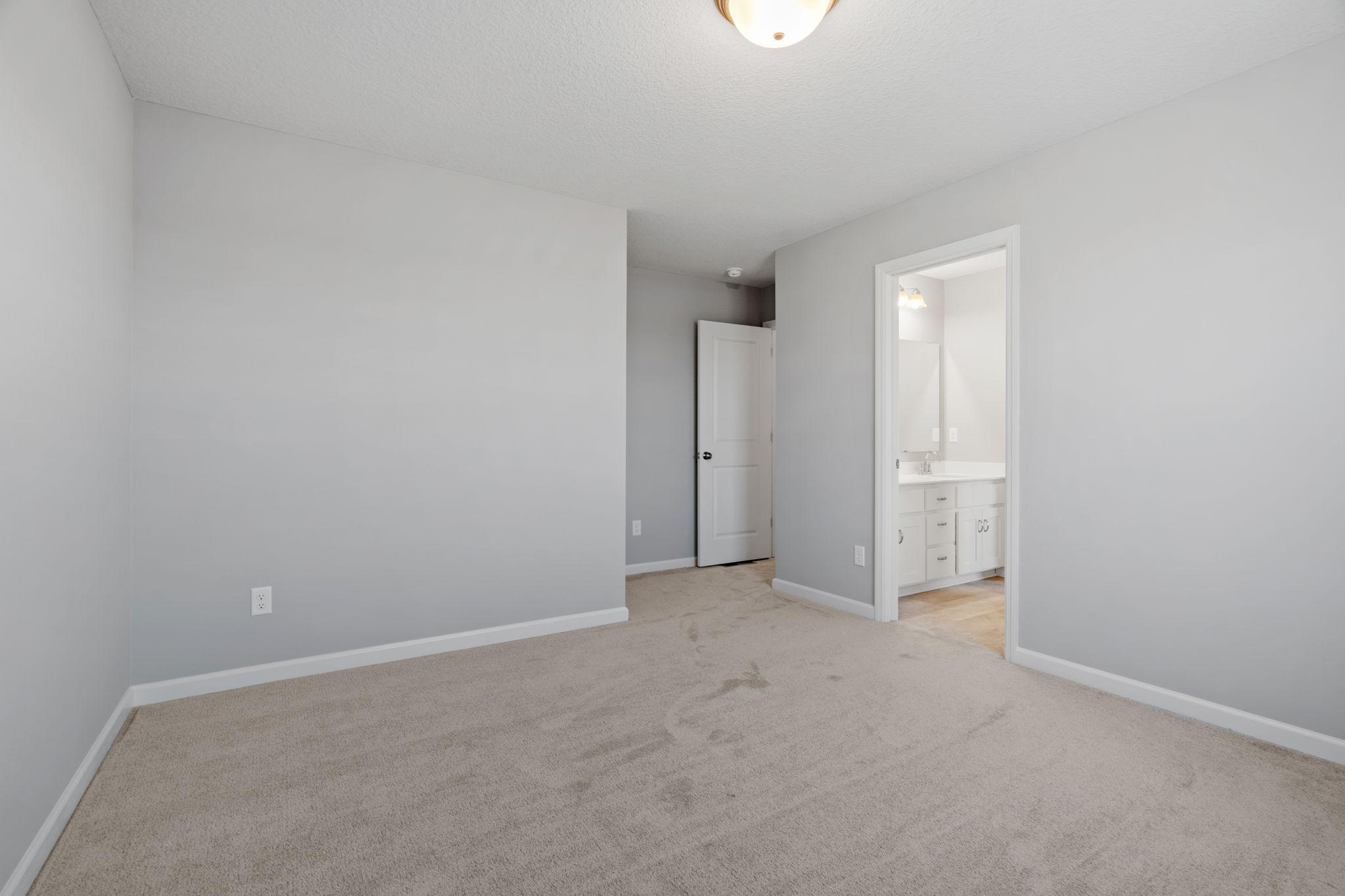 MODEL PHOTOS. PHOTOS OF PREVIOUSLY FINISHED HOME.