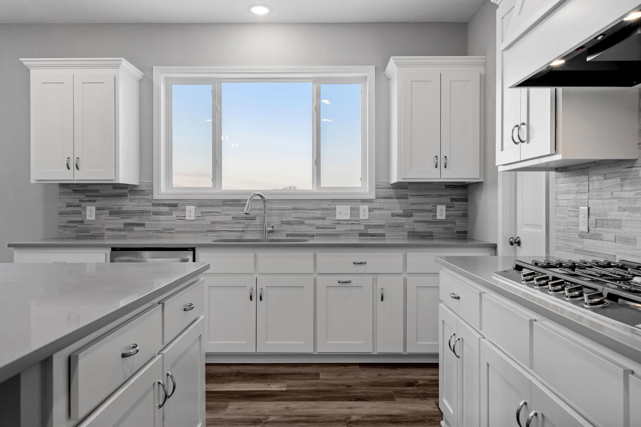 MODEL PHOTOS. PHOTOS OF PREVIOUSLY FINISHED HOME.