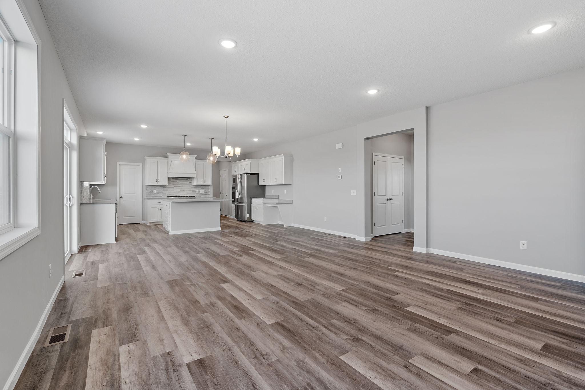 MODEL PHOTOS. PHOTOS OF PREVIOUSLY FINISHED HOME.