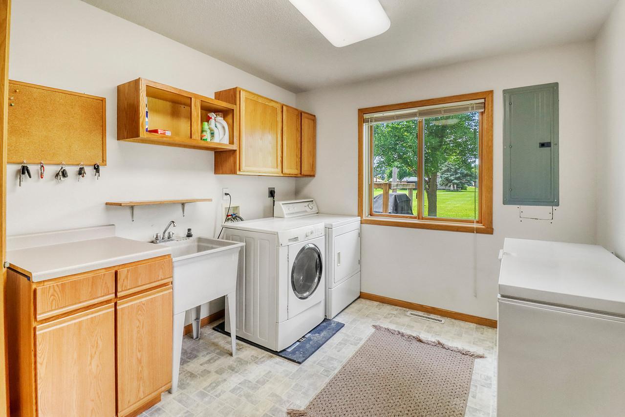 Familyroom1_2-1280.JPG