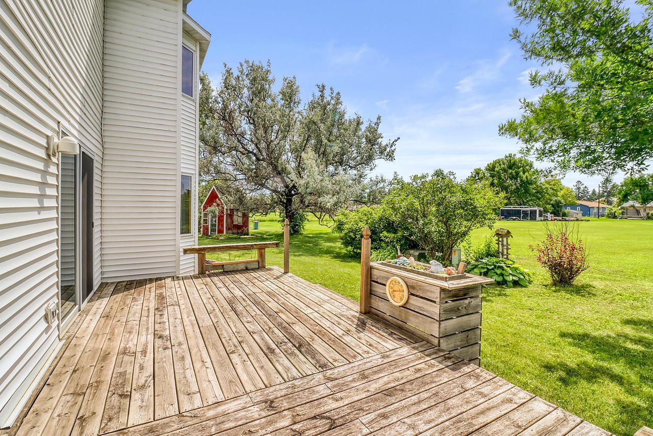 Backyard_deck1_2-1280.JPG