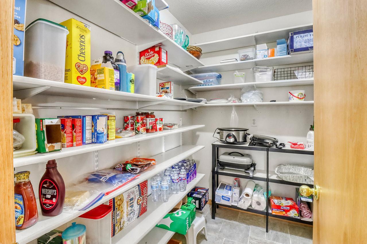Kitchen_Pantry1_1-1280.JPG