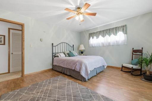 Ceiling fans and windows on 2 sides