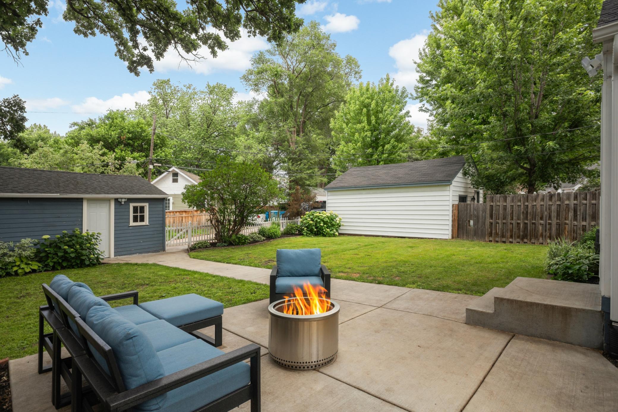 Fully fenced in yard, great for privacy and pets