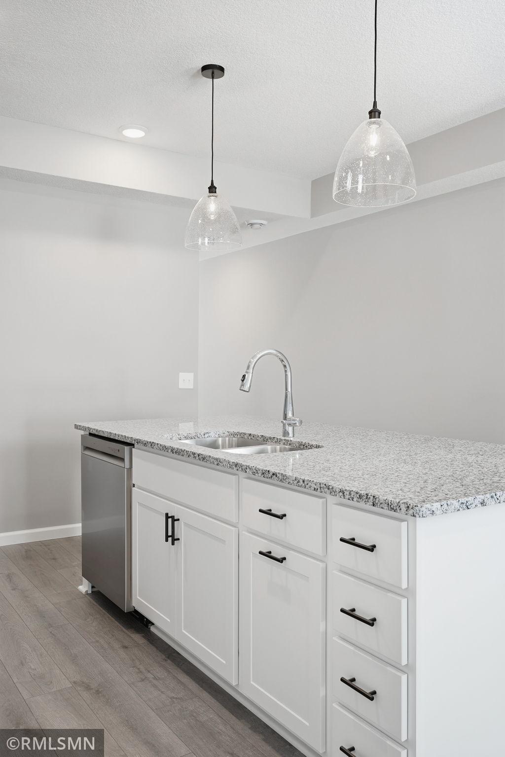 12-web-or-mls-4497 223rd St W-12.jpg