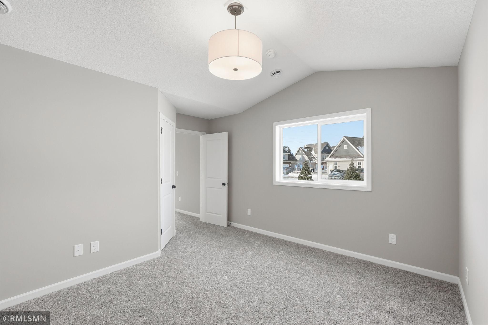 20-web-or-mls-4497 223rd St W-20.jpg