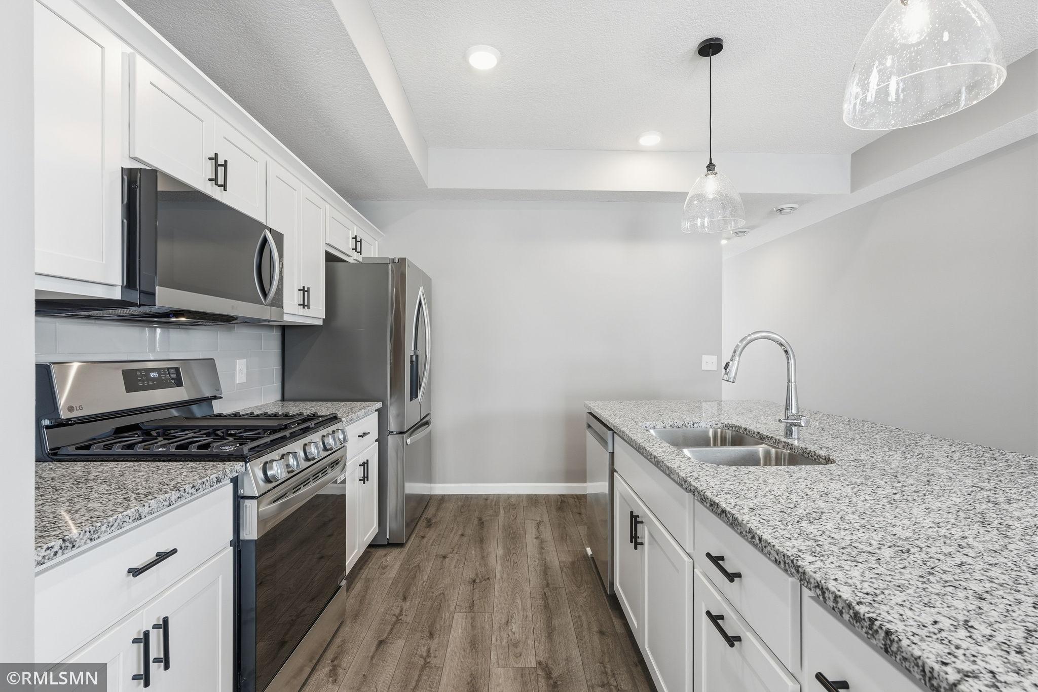 11-web-or-mls-4497 223rd St W-11.jpg