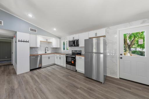 14 kitchen.jpg