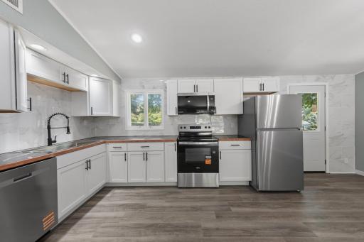 15 kitchen.jpg