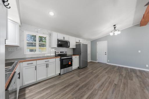 16 kitchen.jpg
