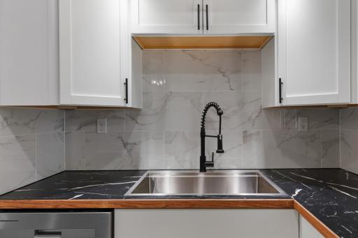 17 kitchen.jpg