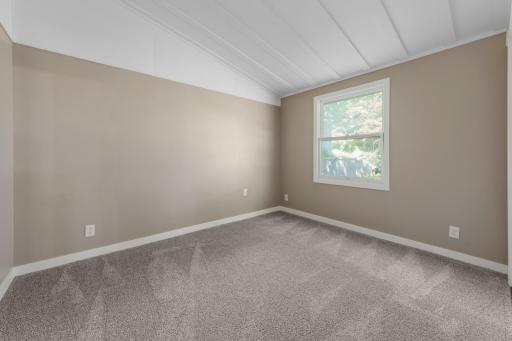 21 main bedroom.jpg