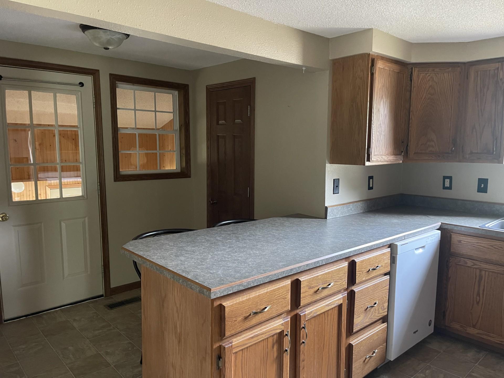 741 kitchen 26.jpg