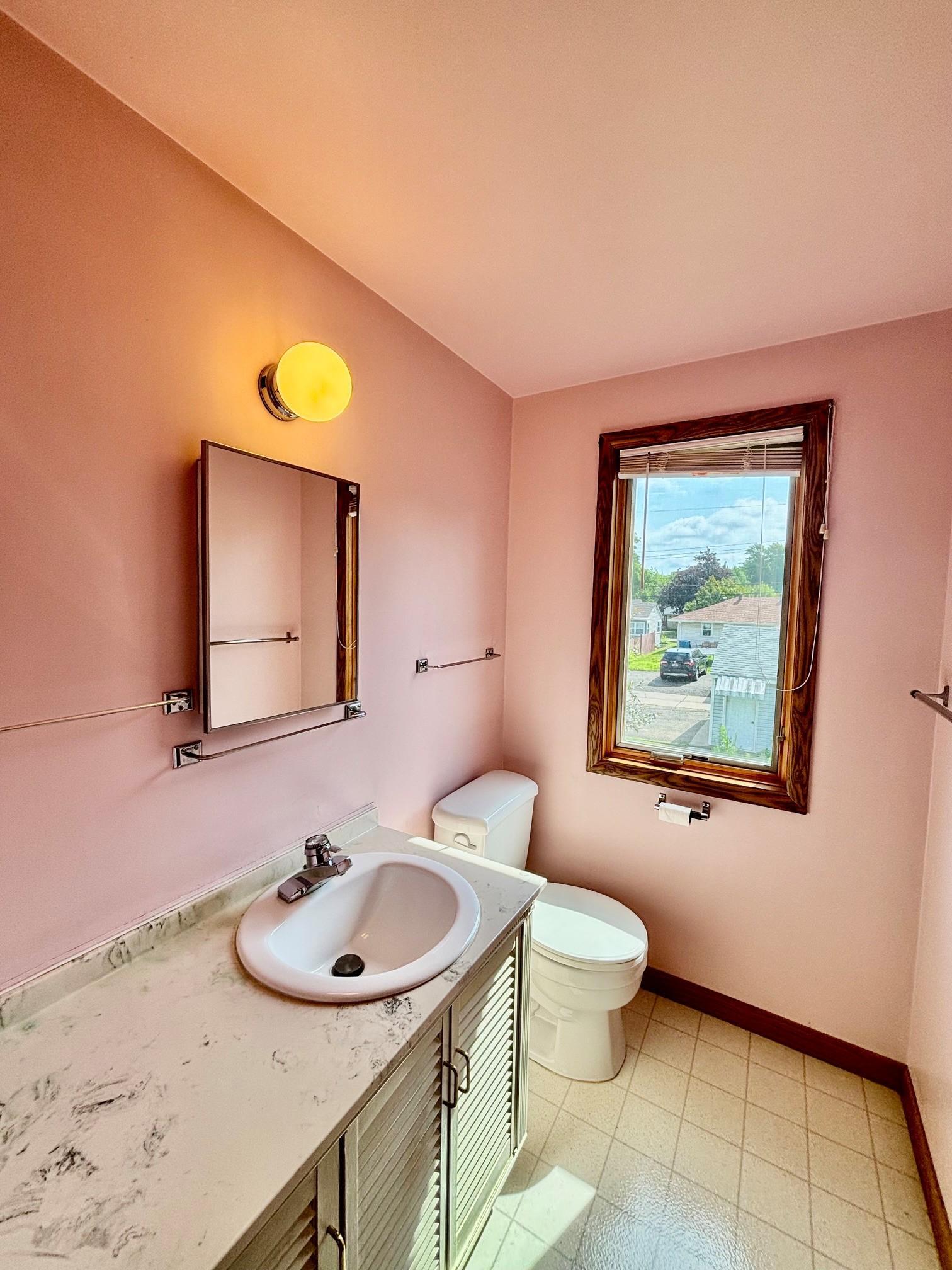 2ND FLOOR 1/2 BATH