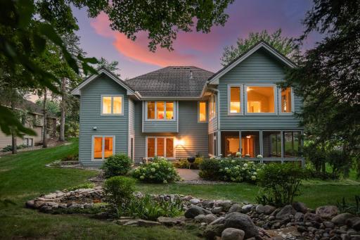 10421 Shelter Grove, Eden Prairie, MN 55347