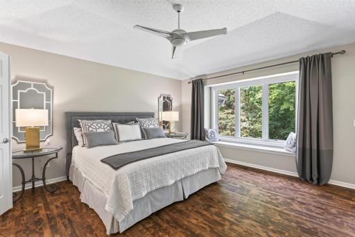 10421 Shelter Grove, Eden Prairie, MN 55347
