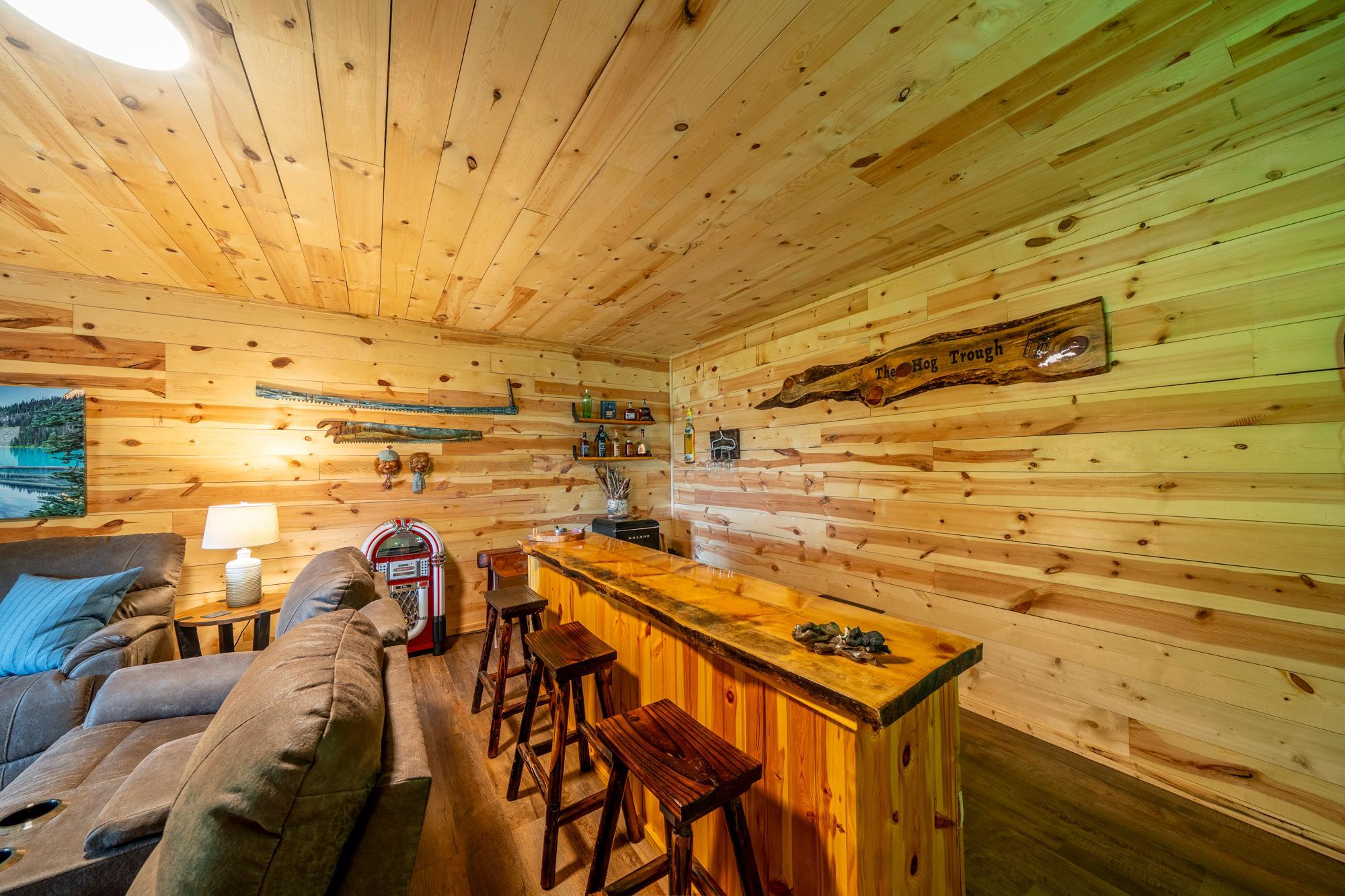 20 lowe level game room or bedroom.jpg