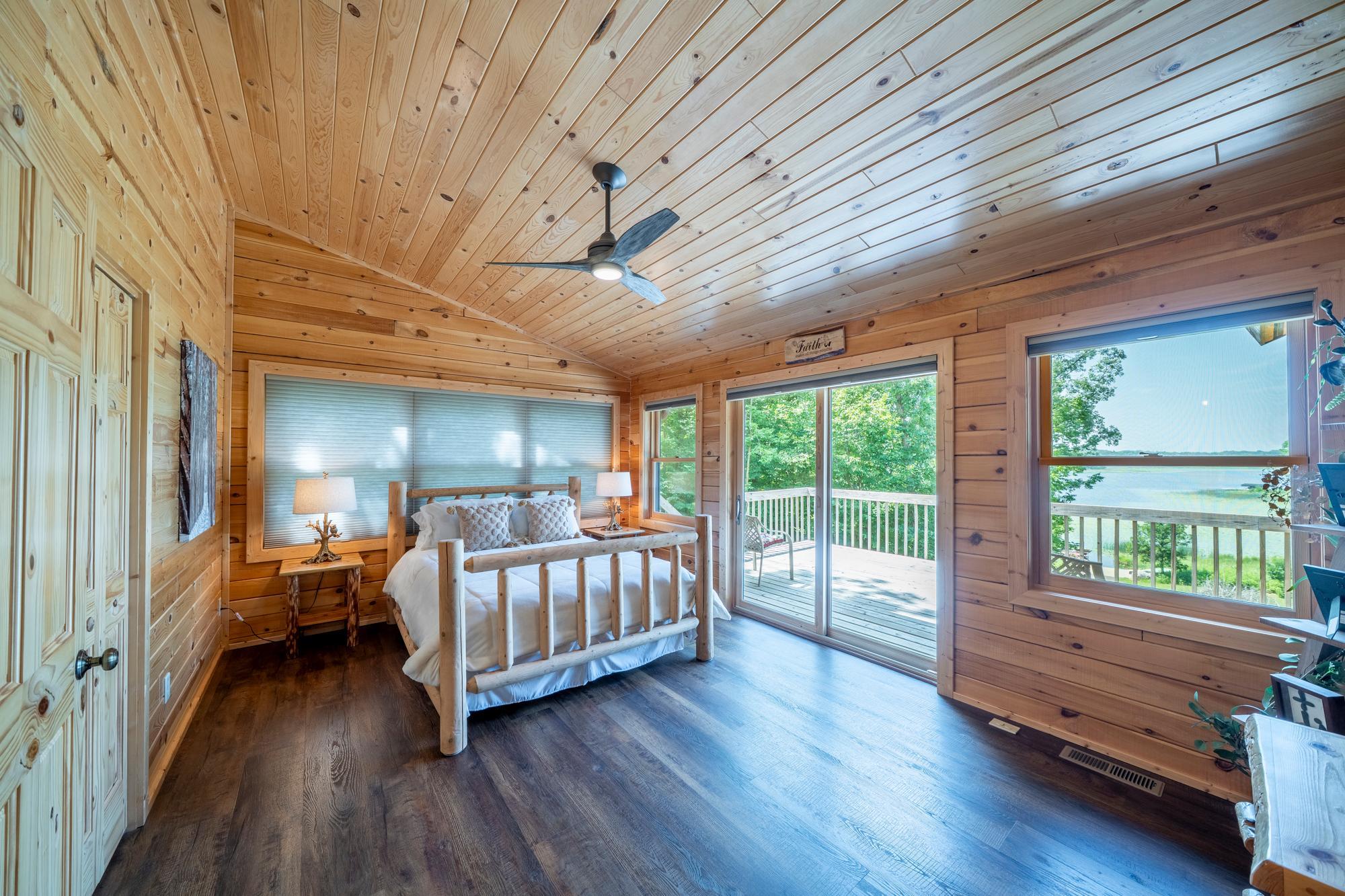 10 Main level guest bedroom.jpg