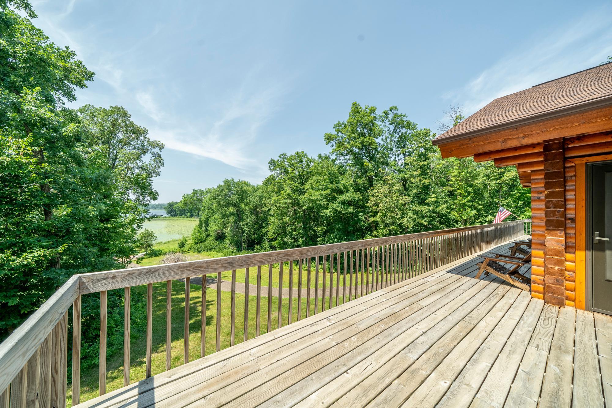 25 60 ft lakeside deck.jpg