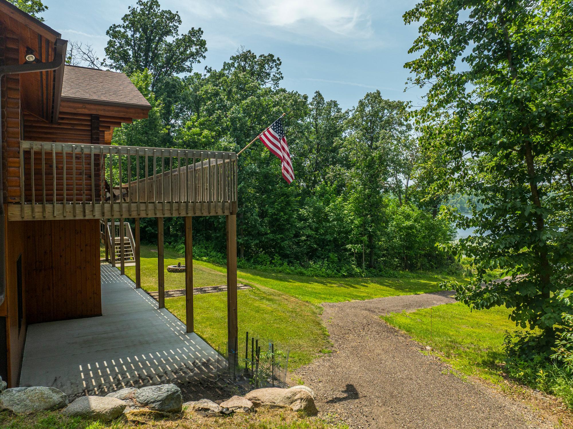 26 BRADLEY_MEDIA_LLC_20111-008.jpg