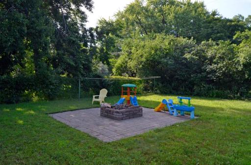 6609 74 1/2 Avenue N, Minneapolis, MN 55428
