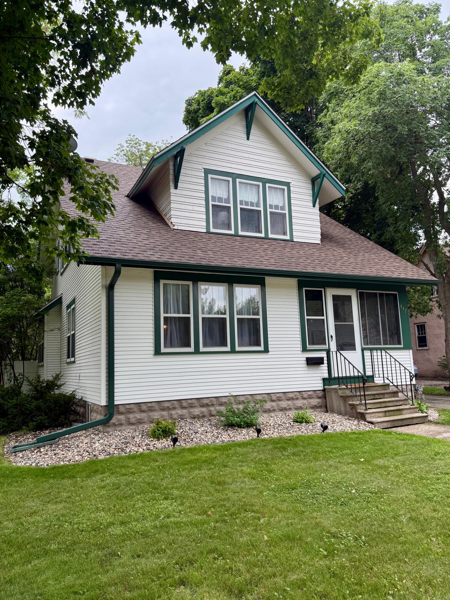 Welcome to 447 E School St! *Professional photos to come 7/25