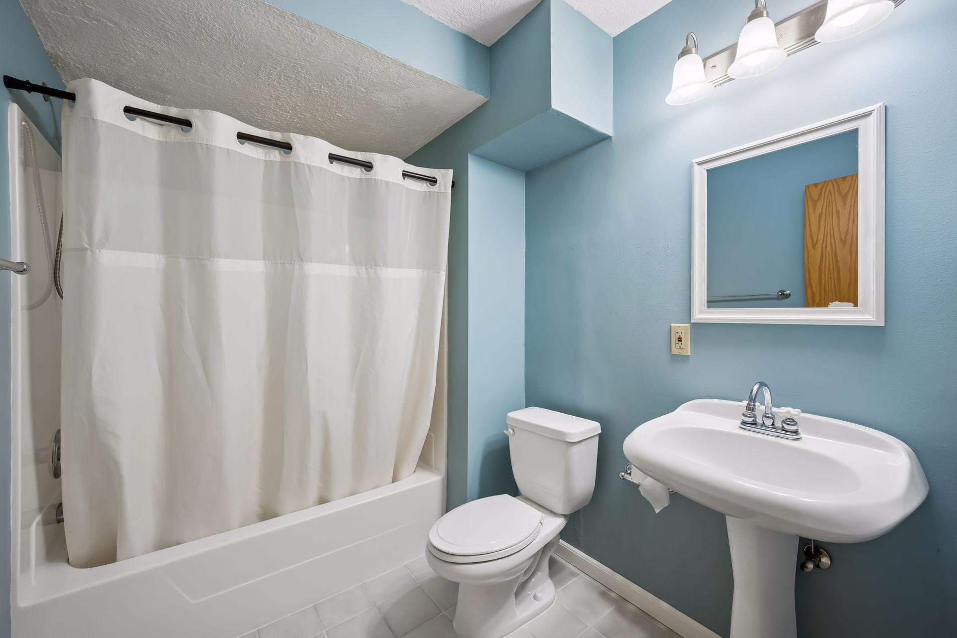 Lower level full bath