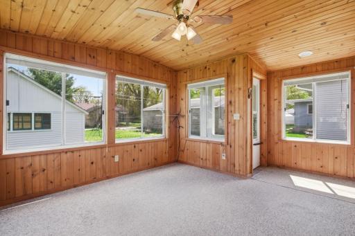 827 7th Avenue SW, Faribault, MN 55021