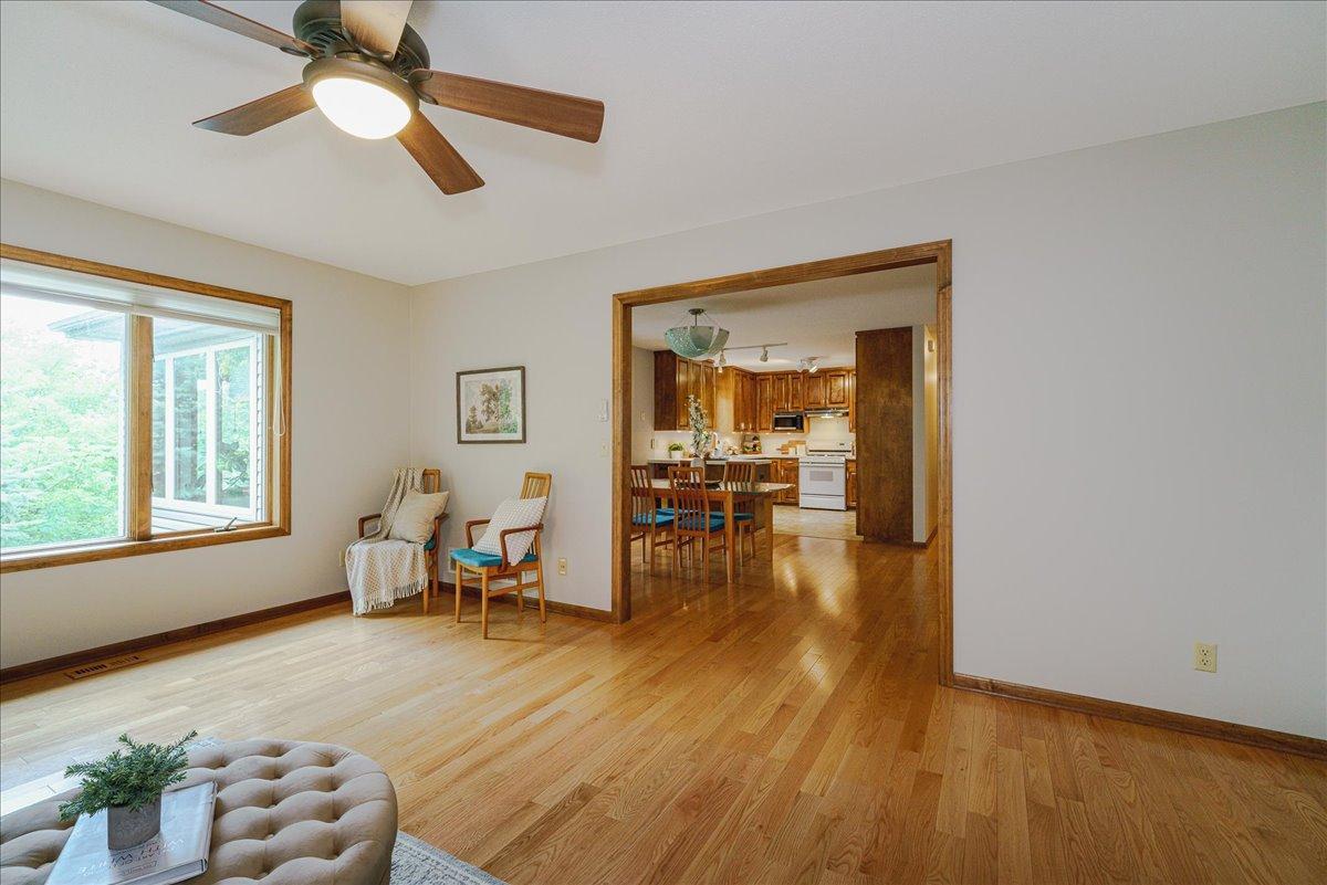 18-Living Room.jpg