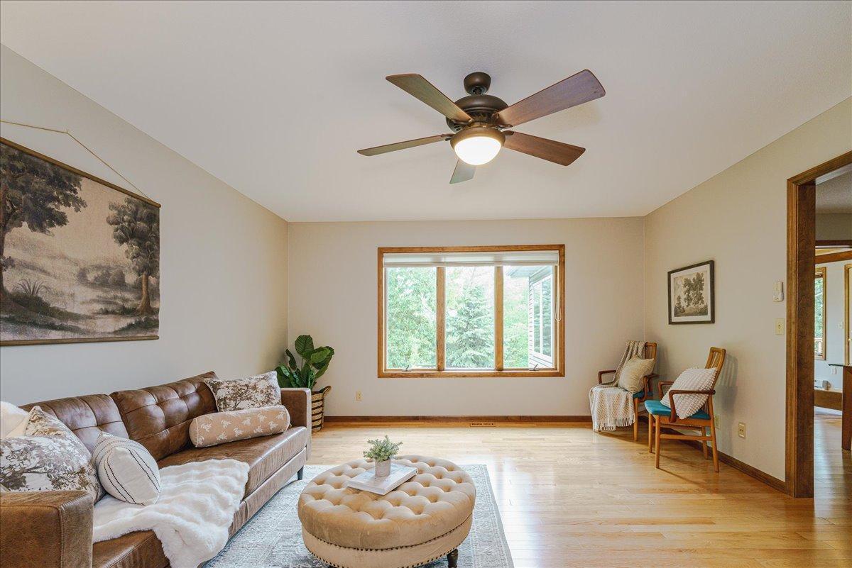 17-Living Room.jpg