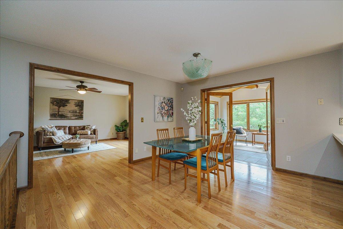 09-Dining Room.jpg