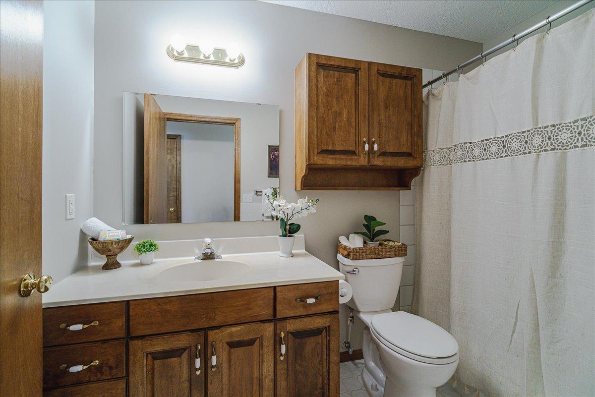 29-Bathroom.jpg