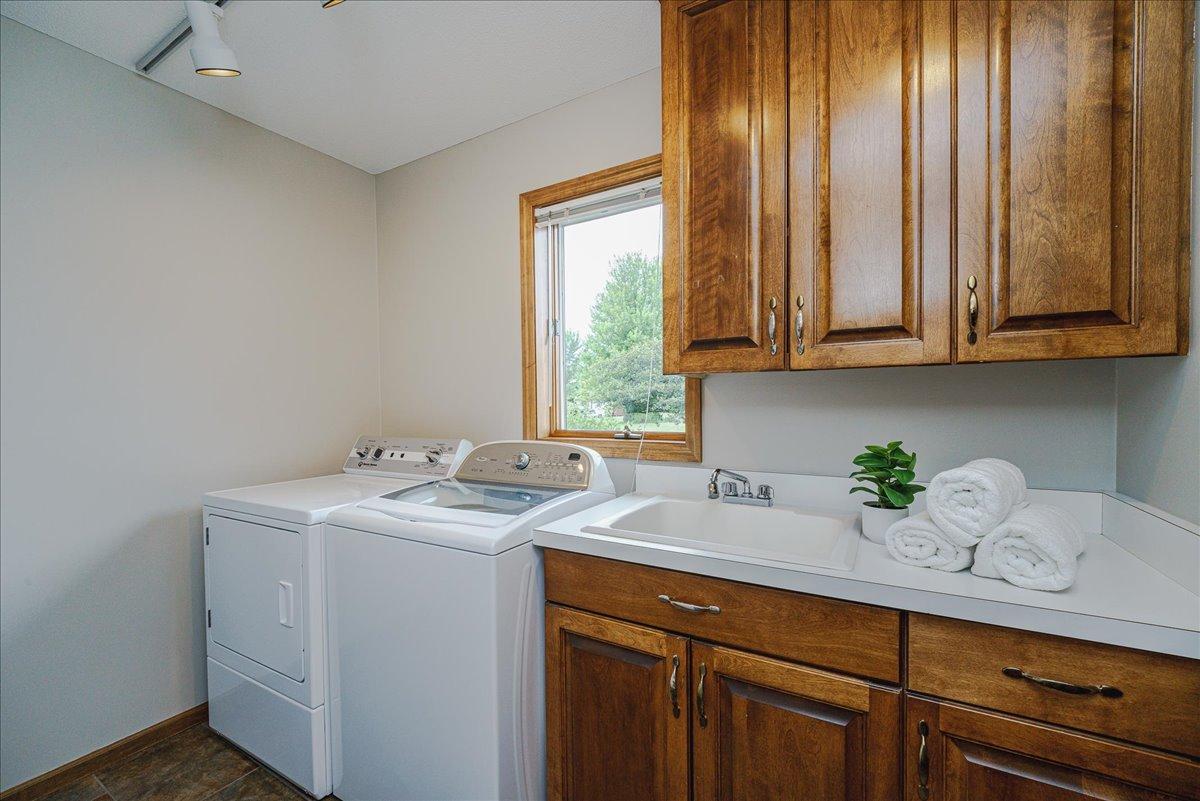 08-Laundry Room.jpg