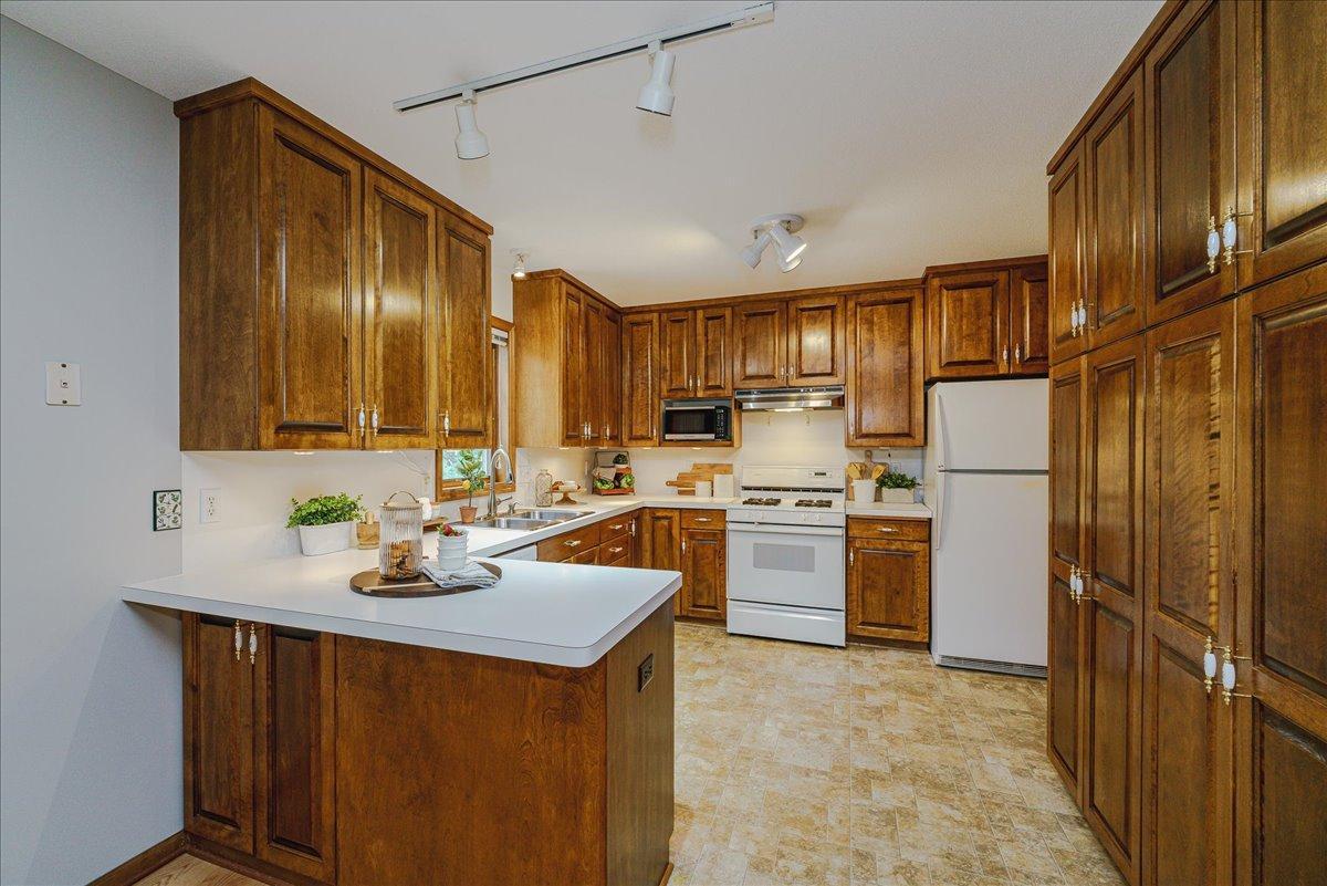 11-Kitchen.jpg