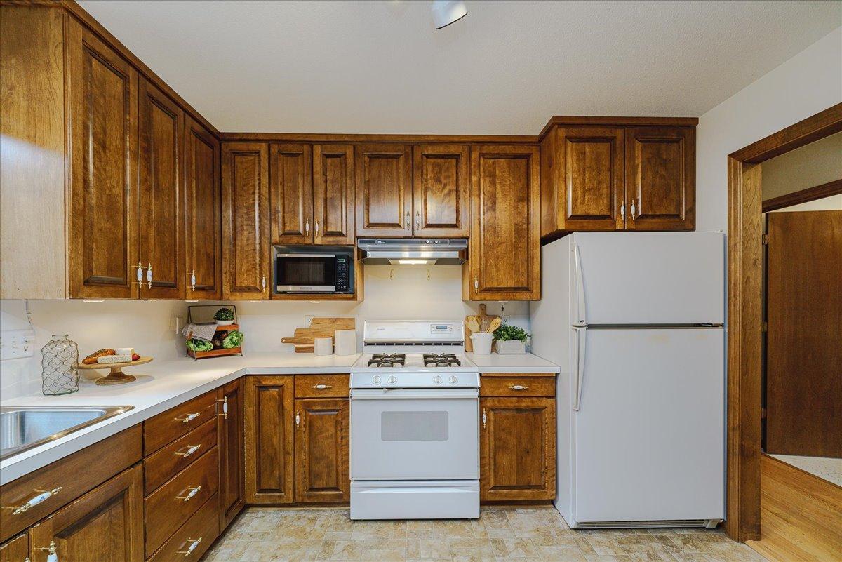 12-Kitchen.jpg