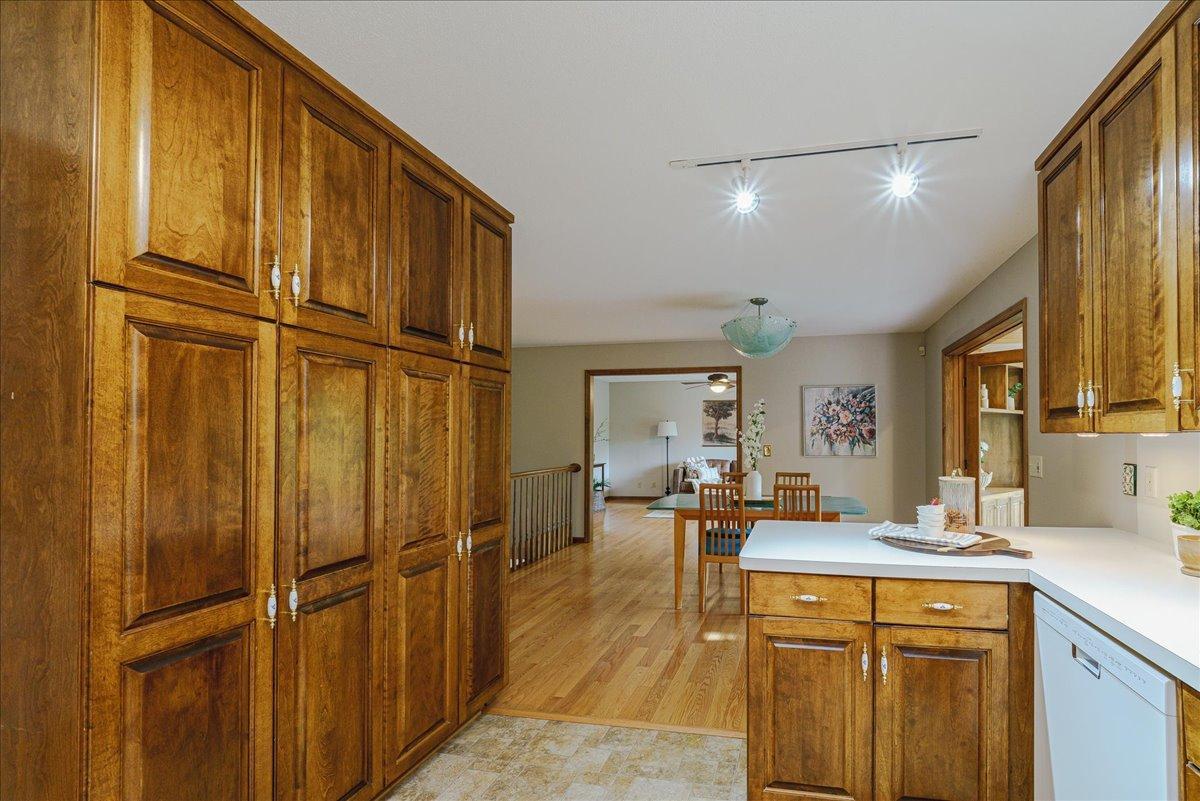 14-Kitchen.jpg