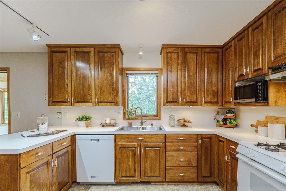 13-Kitchen.jpg