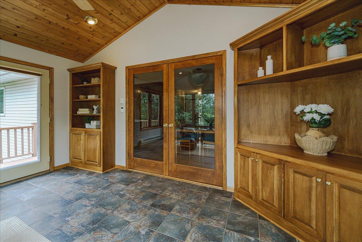 24-Sun Room.jpg