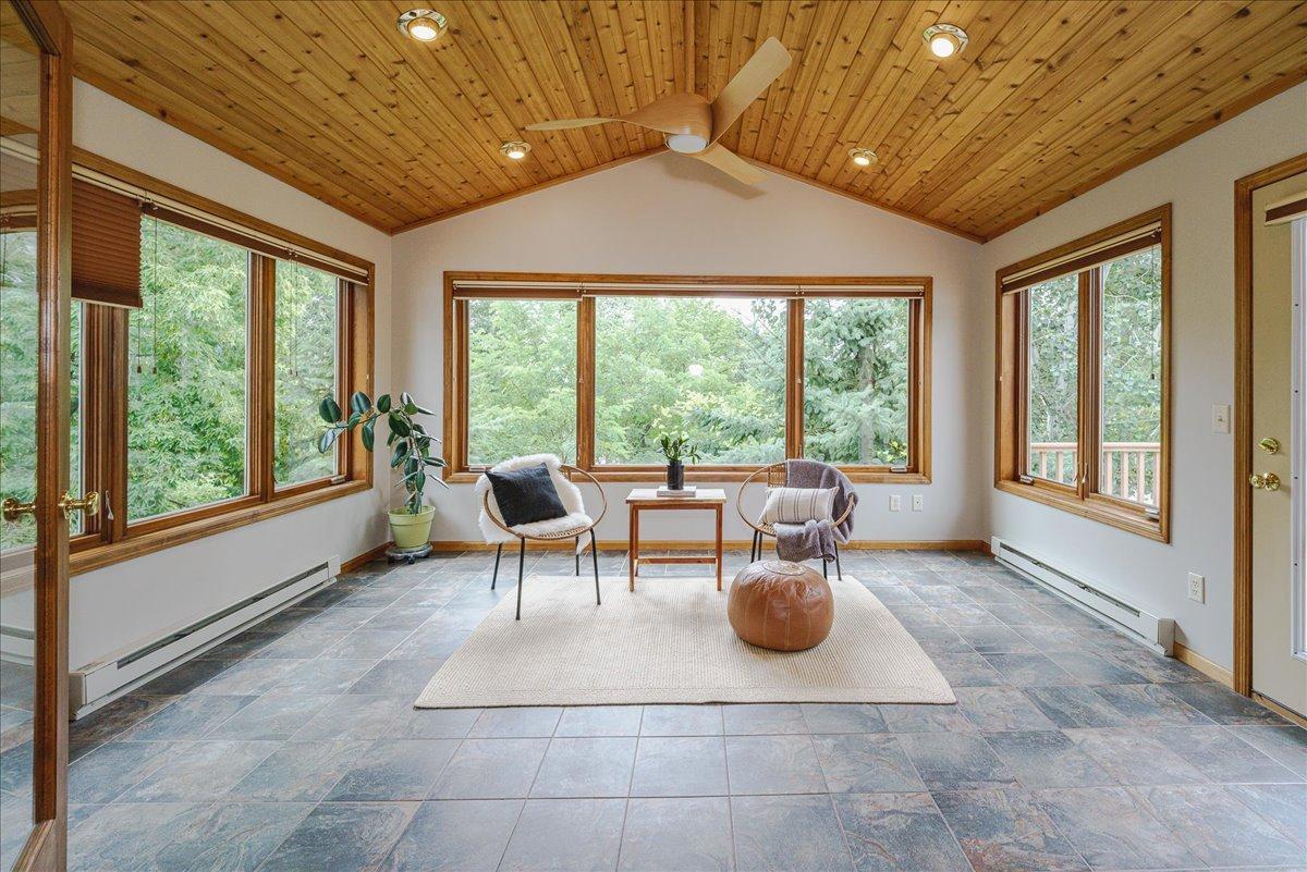 21-Sun Room.jpg