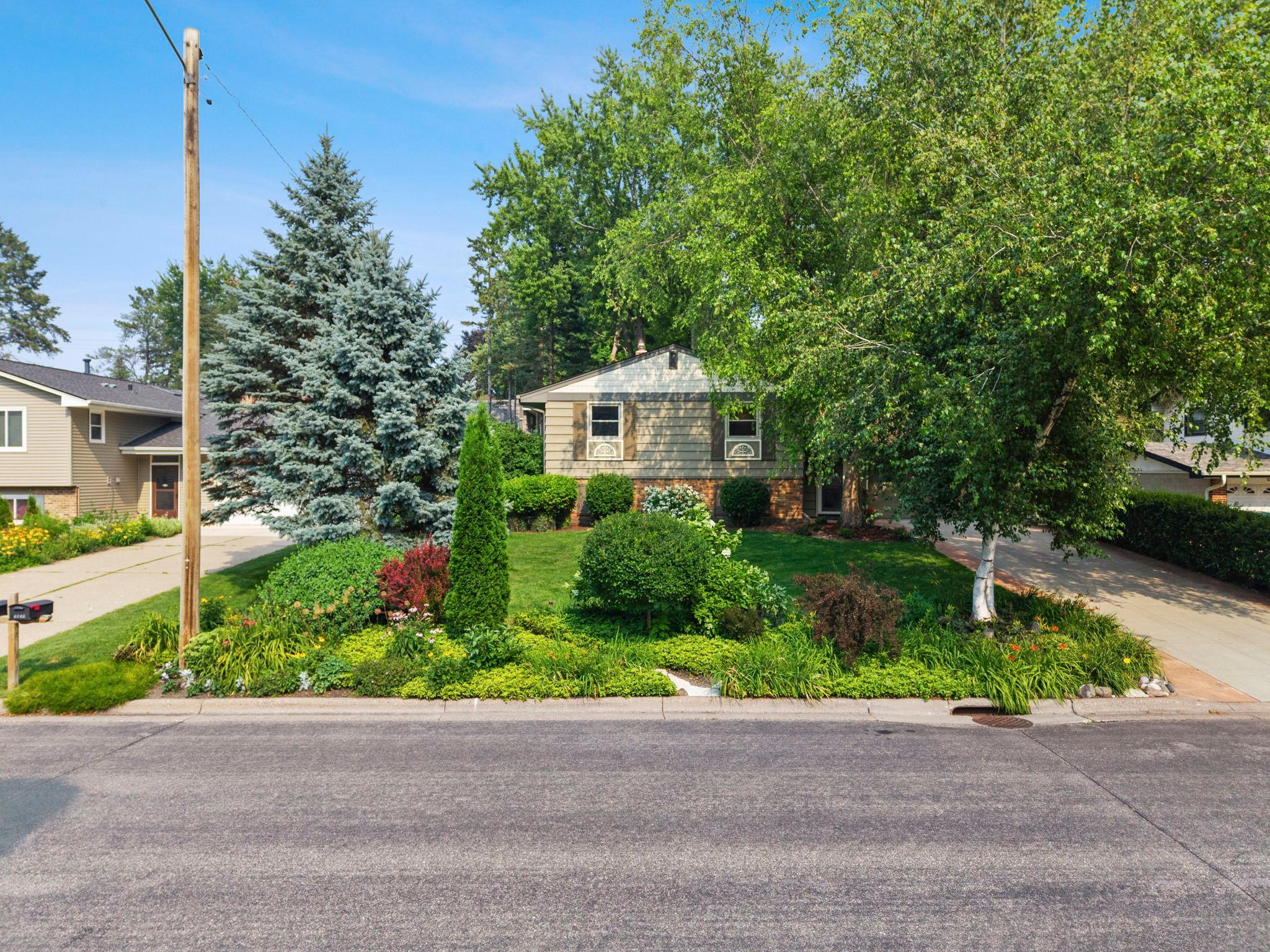 2824 Fernwood Street, Saint Paul, MN 55113