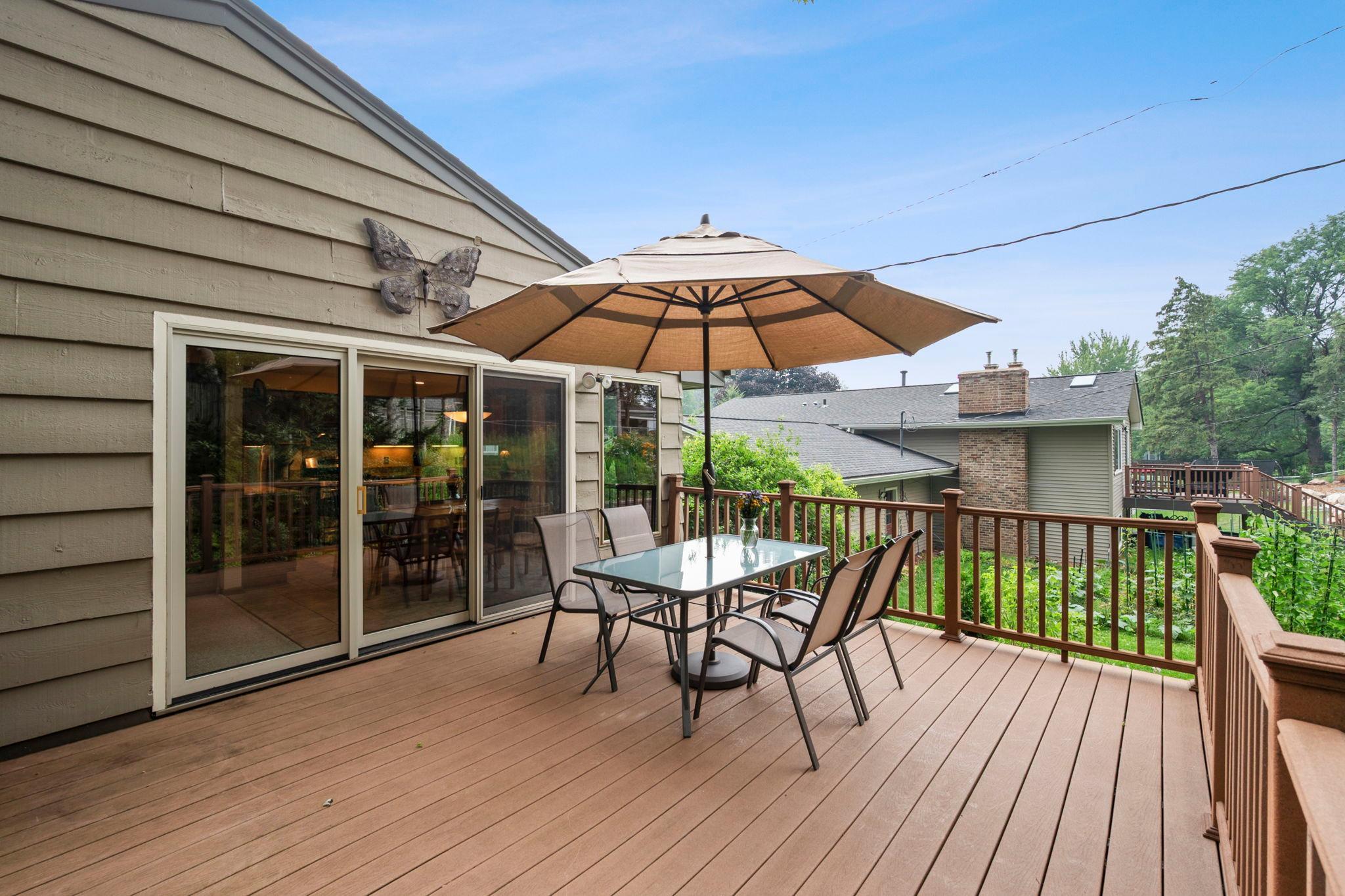 Sliding doors from kitchen/ dining room to back deck