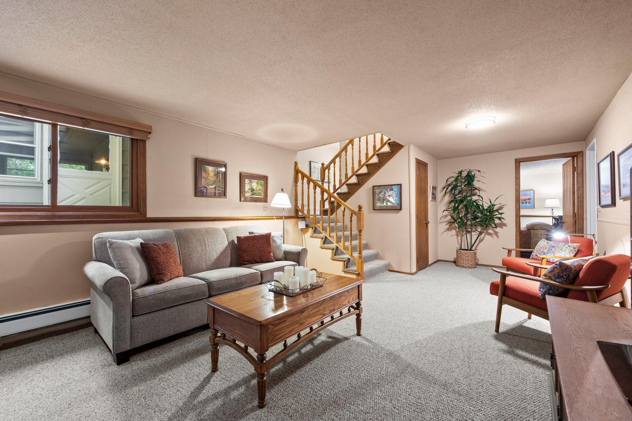 58-web-or-mls-2824 Fernwood St N -165.jpg