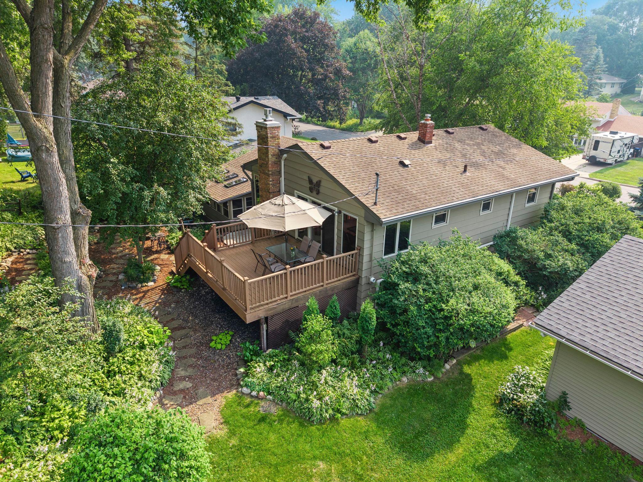 107-web-or-mls-2824 Fernwood St N -463.jpg